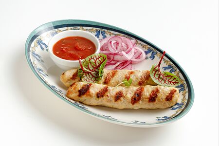 Кебаб из рубленого куриного филе на огне