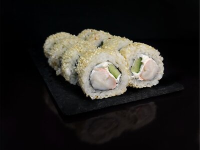 Ролл Эби в кунжуте