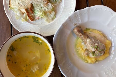 Салат цезарь + Куриный суп + Куриная голень 