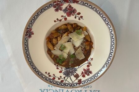 Рагу из говяжих щёк 