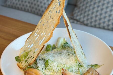 Цезарь с курицей