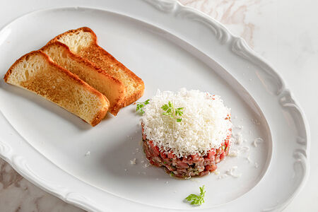 Тартар говядина с трюфельным айоли