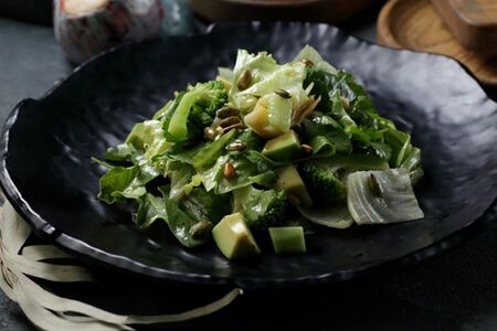 Салат с авокадо и шисо