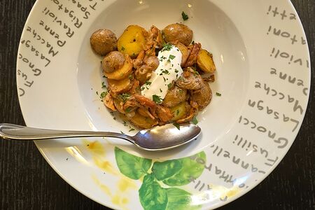 Жареная картошка с лисичками