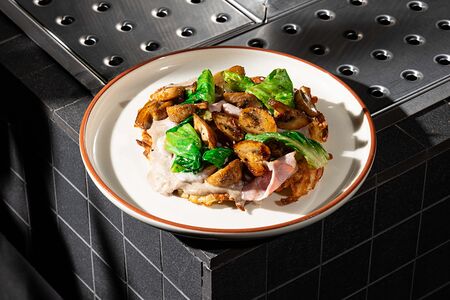 Драник, окорок, страчателла, шампиньоны 