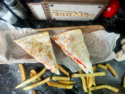 Пита с копчёной грудинкой  и грибами