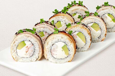 Ролл Филадельфия в угре с тигровой креветкой