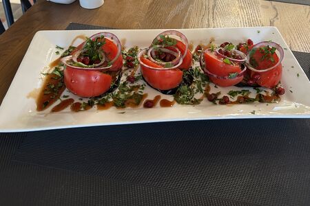 Салат из помидоров с баклажанами