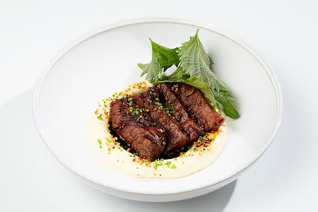 Тальята из брискета с соусом из кваса