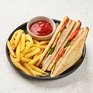 Сэндвич c курицей и картофелем фри