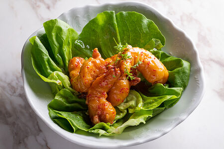 Тигровые креветки с шрирача-майо