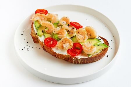Брускетта с креветками 