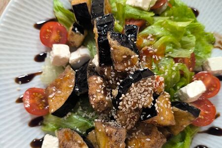 Салат с хрустящим баклажаном 