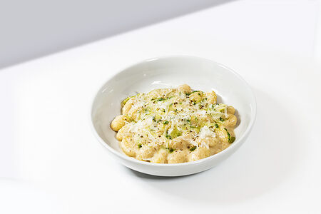 Картофельные ньокки с соусом из белых грибов