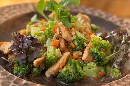 Булгур с индейкой, карамелезированной морковью и овощами