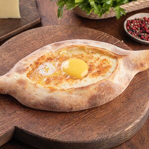 Хачапури по-аджарски с беконом