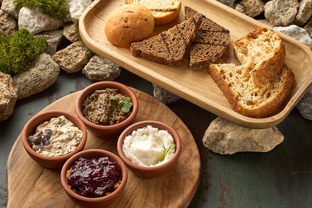 Сет намазок с хлебом