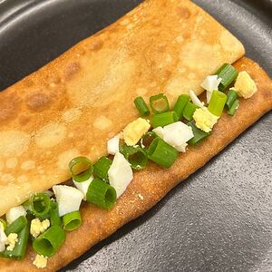 Блин с луком и яйцом