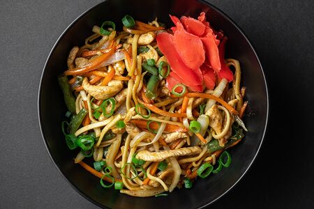 Вок с курицей с соусом терияки 