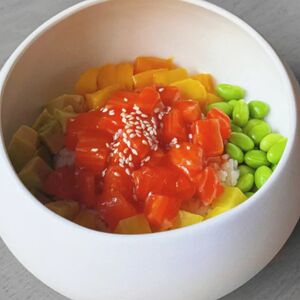 Поке с лососем и манго