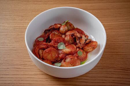 Домашние ньокки с кальмаром и страчателой