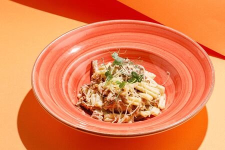 Фунгетти с говядиной и лисичками 