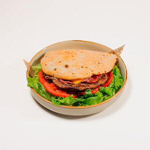 Бургер с котлетой и карбонатом
