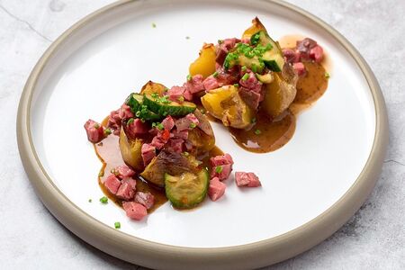 Рубленый ростбиф с трюфельным картофелем