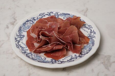 Прошутто крудо