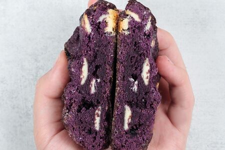 Черничный кукис с белым шоколадом