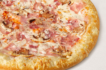 Мясная с грибами на пышном тесте 25 см