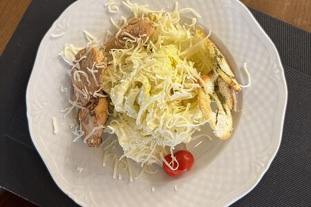 Салат Цезарь с курицей