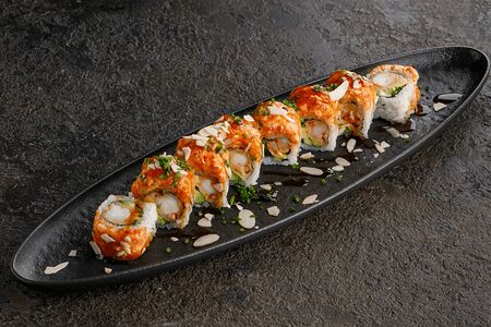 Запеченный ролл угорь и креветка темпура