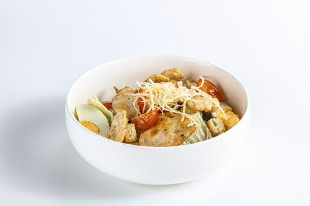 Салат Цезарь с курицей