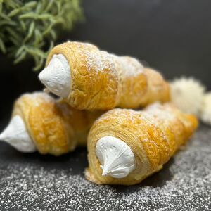 Трубочка с белковым кремом