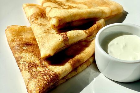 Блины со сметаной