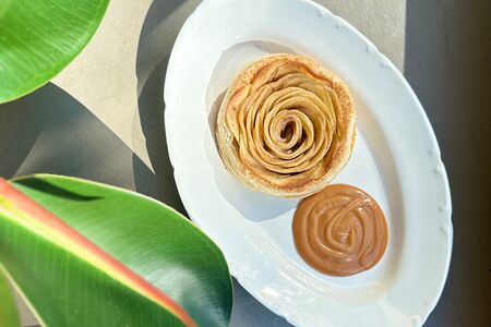 Яблочный пирог с карамелью