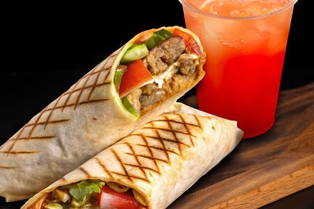 Обед с Шаурмой и лимонадом