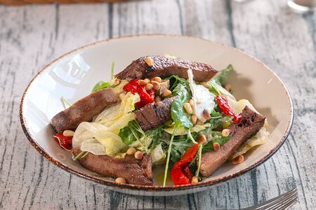 Тёплый салат с говяжьим языком