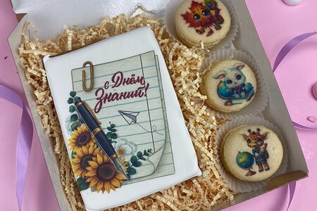 Большая открытка с macarons на 1 сентября