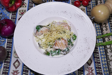 Феттуччине с сёмгой и шпинатом