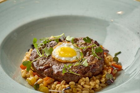 Сочный бифштекс из мяса лося