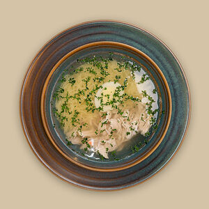 Куриный бульон с лапшой