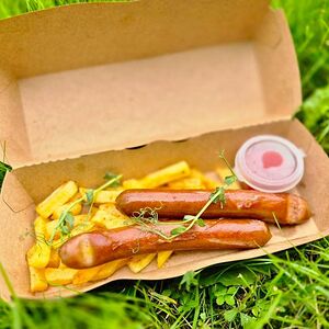 Картофель фри с колбасками 