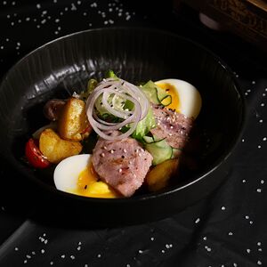 Салат с тунцом гриль
