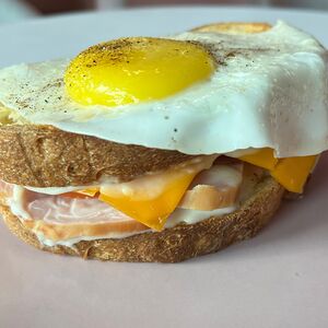 Крок-мадам с индейкой