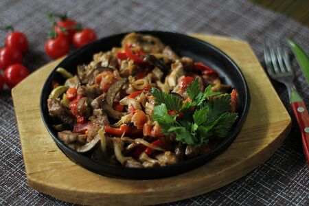 Горячая сковородочка с курицей