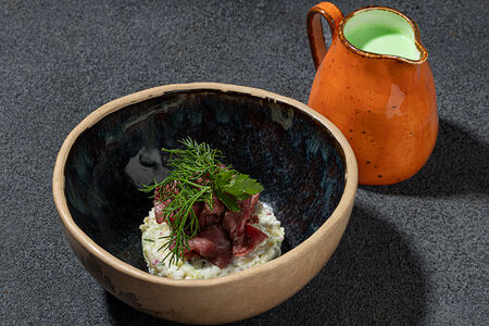 Зеленая окрошка с ростбифом