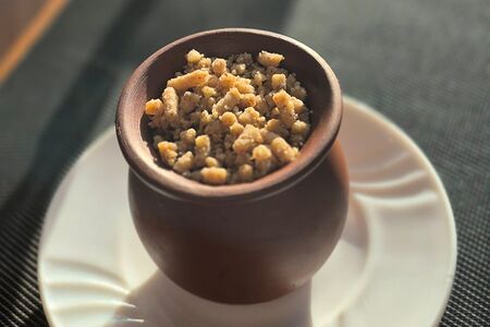 Мацони с орехами и медом