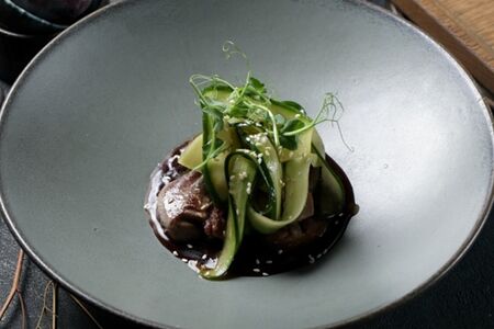 Язычки ягненка с фетучини из огурцов